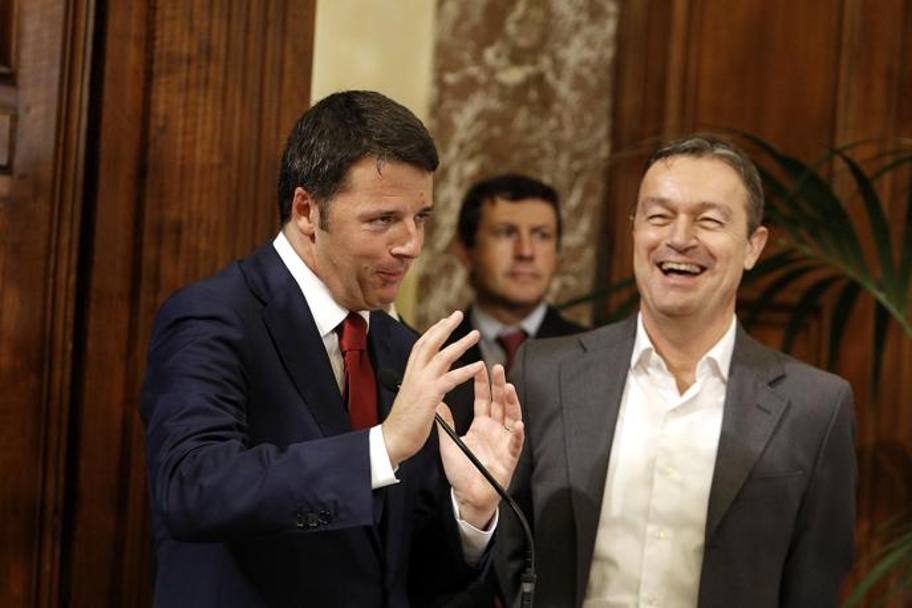 Renzi scherza col c.t. Marco Bonitta. ANSA